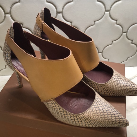 COACH Snake print leather pumps!!! - Picture 2 of 7